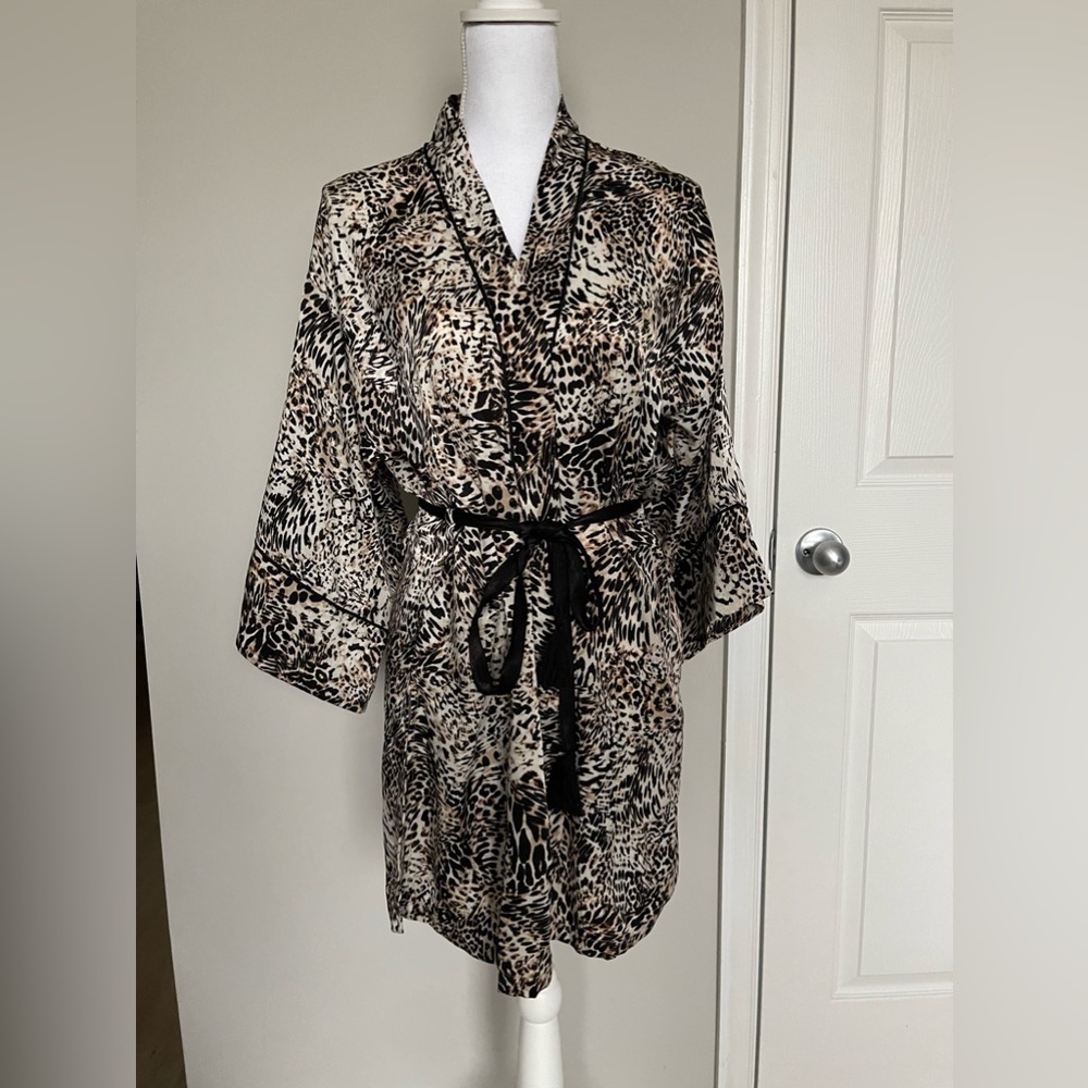 NWT In Bloom by Jonquil Leopard Print Satin Wrap Robe‎ S/XS